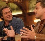 "Por primera vez coincido con los críticos", bromeó Tarantino al recoger el premio a mejor actor de reparto para Brad Pitt, antes de volver al escenario para recibir el galardón principal de la noche. @EcuavisaInforma