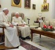 El papa emérito, de 92 años, que dejó el pontificado en 2013, se expresó sobre el celibato en una obra coescrita con el cardenal ultraconservador Robert Sarah, cuyos extractos fueron publicados el domingo por el diario francés Le Figaro. @infobae