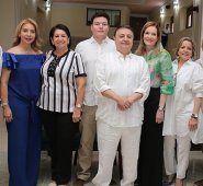 Juan Carlos Uribe, Betty Parada, Josefina Ibarra, Camilo Rosas, Sergio Rosas, Dora Lobo, Débora Guerra, Darwin Clavijo y Marina Rojas. La Opinión