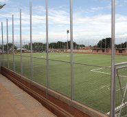 La cancha Maracaná fue transformada en un moderno estadio, con graderías, camerinos e iluminación, y en mes y medio abrirá las puertas a la comunidad de Belén. Mario Caicedo/La Opinión