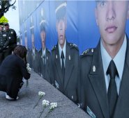 Con un minuto de silencio, a las 9:30 de la mañana hora en la que ocurrió el atentado hace un año, sellaron lo que fue la conmemoración de un año de perpetrado el atentado. Colprensa