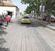 En varios tramos quedó inconclusa la pavimentación de la avenida Cero, la cual tampoco fue señalizada.
 Mario Caicedo