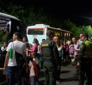 El inicio de la jornada escolar estuvo marcado por el transporte binacional, que prácticamente madrugó para movilizar a cerca de 300 niños desde Ureña hasta diferentes colegios de Cúcuta. Cortesía