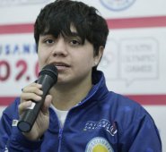 Diego Amaya, patinador colombiano, quien logró una presea de plata en los Juegos Olímpicos juveniles de Invierno le presentó su medalla al país. Colprensa