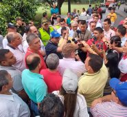 Gobernador habla desde el puente Mariano Ospina Pérez. Orlando Carvajal