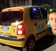 A las 2:30 de la madrugada de ayer, la Policía recibió la información sobre el taxi que permanecía estacionado en la calle 34 con avenida 12 del barrio Bellavista.
 Cortesía