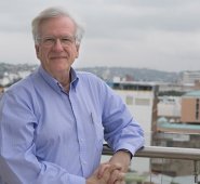 Arquitecto Pedro Ortiz, experto en planificación urbana y consultor en más de 26 países. Juan Pablo Cohen