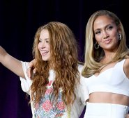 Shakira y Jennifer López durante la conferencia de prensa del Super Bowl LIV Halftime Show en el Hilton Miami. AFP