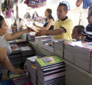 En el regreso a clases, lo ideal es preparar con anticipación el bolsillo para las compras que se deben hacer. Archivo