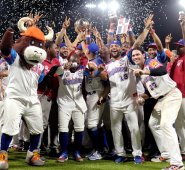 La selección dominicana se proclamó campeona tras derrotar 9-3 a venezuela.  AFP