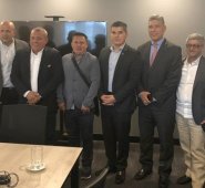 Alcaldes capacitándose junto al senador Edgar Díaz. Cortesía La Opinión