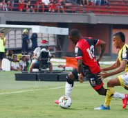Hernán Darío Burbano tuvo un debut inesperado con la camiseta número 10 del Cúcuta Deportivo, pues no generó ninguna opción de gol por las dos bandas ofensivas en las que jugó en la derrota 2-0 frente Alianza Petrolera. Archivo La Opinión