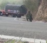 Las autoridades ya se desplegaron en el lugar para corroborar la existencia de explosivos dentro del vehículo. Cortesía