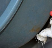 Empopamplona estableció la alerta amarilla y empezó a suspender periódicamente el servicio de agua. Archivo