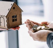 Elegir la vivienda equivocada, incumplir con las cuotas y ser víctima de estafa son algunos de los temores que frenan la intención de compra en Colombia. Archivo