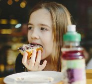 Publicidad infantil con comida chatarra. Colprensa