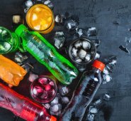Las nuevas directrices también plantean rediseñar la tabla nutricional, haciéndola más simple y debe incrementar su tamaño para facilitar su lectura. Freepik