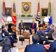 Este lunes se reunieron ambos mandatarios.  AFP
