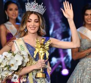Valentina Fluchaire fue elegida Miss International Queen. AFP
