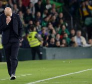 El Real Madrid, casi inexistente en la primera parte, no mejoró en la segunda. 
 AFP