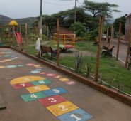 Los recursos para el parque infantil, fueron dados por el Ministerio del Interior a través de un programa llamado Banco de Acciones Comunales.  Juan Pablo Cohen