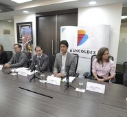 Javier Díaz, presidente de Bancóldex; el ministro de Comercio, José Manuel Restrepo; el viceministro de Turismo, Julián Guerrero, entre otros, estuvieron en el lanzamiento de la nueva línea de crédito. Ministerio de Comercio