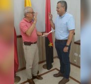 El alcalde de Cúcuta, Jairo Yáñez, tomó posesión, ayer, como nuevo gerente de la EIS a José Antonio Lizarazo. Cortesía