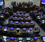 Congresistas dijeron que donarán parte de sus salarios para ayudar a las gentes más pobres y necesitadas del país golpeadas por la pandemia del coronavirus. Archivo