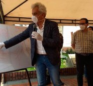 El ministro de Ambiente y Desarrollo Sostenible, Ricarlo Lozano Picón, explica en el tablero cómo fue que el cielo de Cúcuta se vio cubierto de material particulado del vecino país. Lo acompañan el director de Corponor, Gregorio Angarita; el gobernador Silvano Serrano, y el alcalde de Cúcuta, Jairo Yáñez.
 Cortesía
