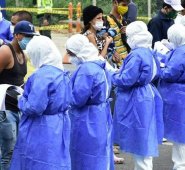 Personal médico en etapa diagnóstico. Cortesía