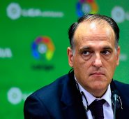 Javier Tebas consideró que no habrá problemas para ampliar los contratos de jugadores más allá del 30 de junio, aunque aseguró que si hay que jugar en julio. Afp