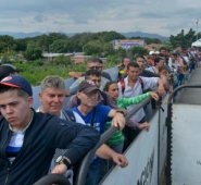 Luego de que Migración Colombia, iniciara los procedimientos de deportación de ciudadanos venezolanos en la ciudad de Bogotá, uniformados del Grupo de Protección a la Infancia y Adolescencia en el Peaje Los Acacios. Cortesía