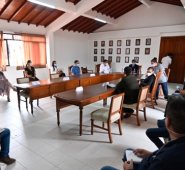 El gobernador Silvano Serrano visitó ayer Ocaña para hacer efectivas las entregas de unas 8.000 ayudas alimentarias de emergencia.
Cortesía