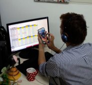 El manejo inadecuado del teletrabajo puede hacer que los colaboradores lleguen a sentirse agobiados por tener una mayor carga laboral, jornadas más extensas o incluso altas exigencias al cumplimiento de metas. Archivo