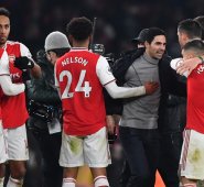 Los partidos se disputarían a puerta cerrada, con un máximo de 400 personas en cada estadio seleccionando. AFP