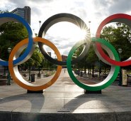 El aplazamiento de los Juegos representa un inmenso desafío logístico para los organizadores y podría conllevar importantes costos suplementarios. AFP