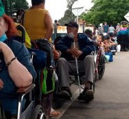 De una docena de departamentos del país, entre otros Boyacá, Pasto, Santander, Cundinamarca, Pereira y Antioquia, provienen los migrantes venezolanos que por estos días estn retornando a su país.
Orlando Carvajal /La Opinión