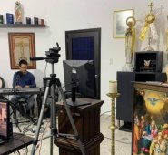 Las iglesias se han adaptado a las necesidades actuales y han resurgido con ‘templos virtuales’, que por ahora, son el contacto con sus fieles. Sara barrera
Cortesía