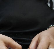 La mujer les dijo que estaba en controles por su embarazo y que este lunes, al despertar, se levantó a orinar y sintió que le bajaba una bola de sangre, y que, al parecer, era el feto; fue por eso que buscó ayuda médica. Archivo