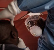 El coronavirus es la primera pandemia mundial del siglo XXI. AFP