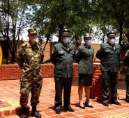 Con pocas personas  usando tapabocas y manteniendo una distancia de dos metros se llevó a cabo esta ceremonia. CORTESÍA