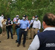 La comisión del Gobierno Nacional estuvo en la trocha La Marranera, junto al puente Simón Bolívar en La Parada, Villa del Rosario. Mario Caicedo La Opinión