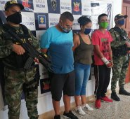 Entre los capturados se encuentran dos hombres y una mujer. Cortesía