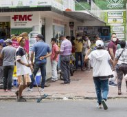 Las calles de Cúcuta vuelven a ser transitadas por gran cantidad de personas aun estando vigente el aislamiento social obligatorio. Archivo