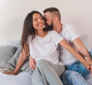 Los colombianos en situaciones vulnerables podrían recibir 1 un kit con condones y copas menstruales. Colprensa.