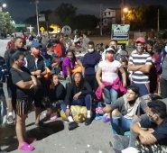 Migrantes venezolanos varados en la frontera colombiana. Migración Colombia