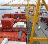 El precio del petróleo experimentó una caída del 32% entre enero y abril de este año. Colprensa.