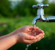Mide el agua que vas a gastar. Colprensa.