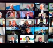 El número de usuarios ha crecido rápidamente, dado que la gente ha integrado Zoom en sus vidas, trabajo y educación. Colprensa.