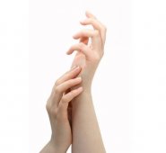 Lavar las manos con aceites de baño también puede ser útil. Colprensa.